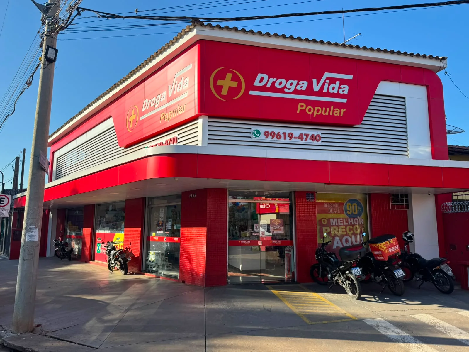 Fachada da Droga Vida Popular no Solo Sagrado